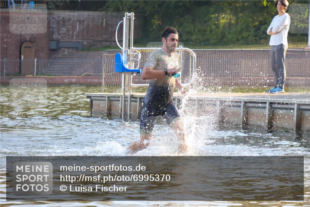 08.09.2024 - Stadtparktriathlon Luisa Fischer http://msf.ph/oto/6995370 08.09.2024 08:45:20 Schwimmen 53 meine-sportfotos.de