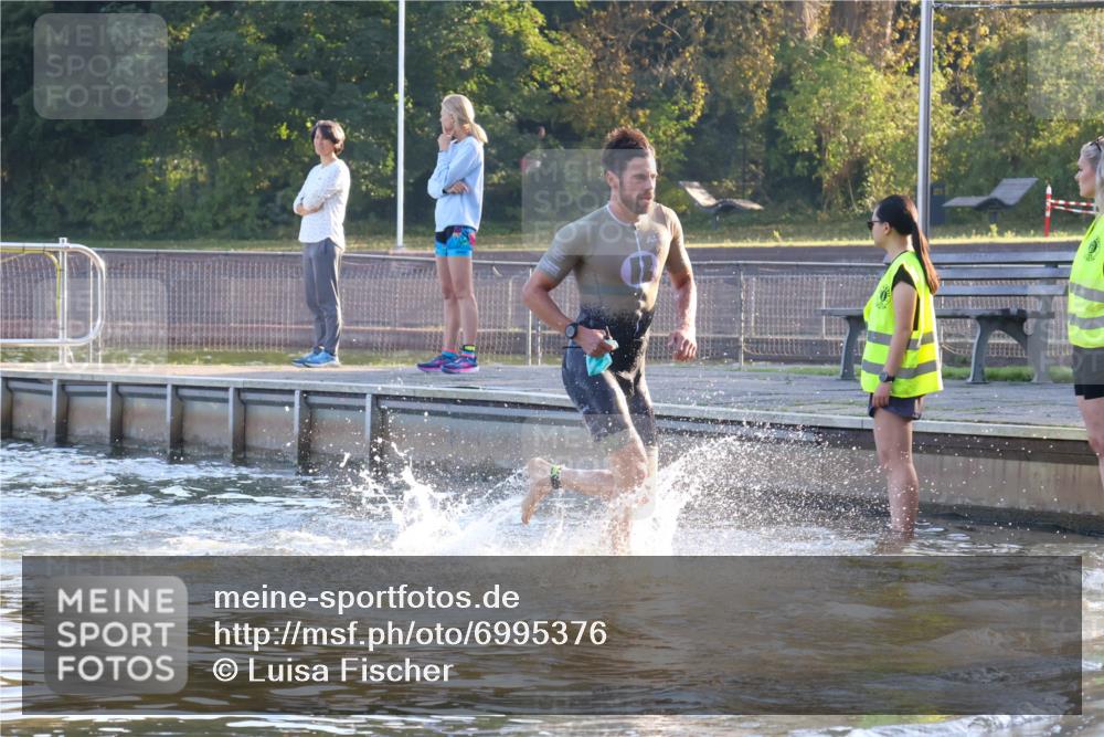08.09.2024 - Stadtparktriathlon Luisa Fischer http://msf.ph/oto/6995376 08.09.2024 08:45:21 Schwimmen 53 meine-sportfotos.de