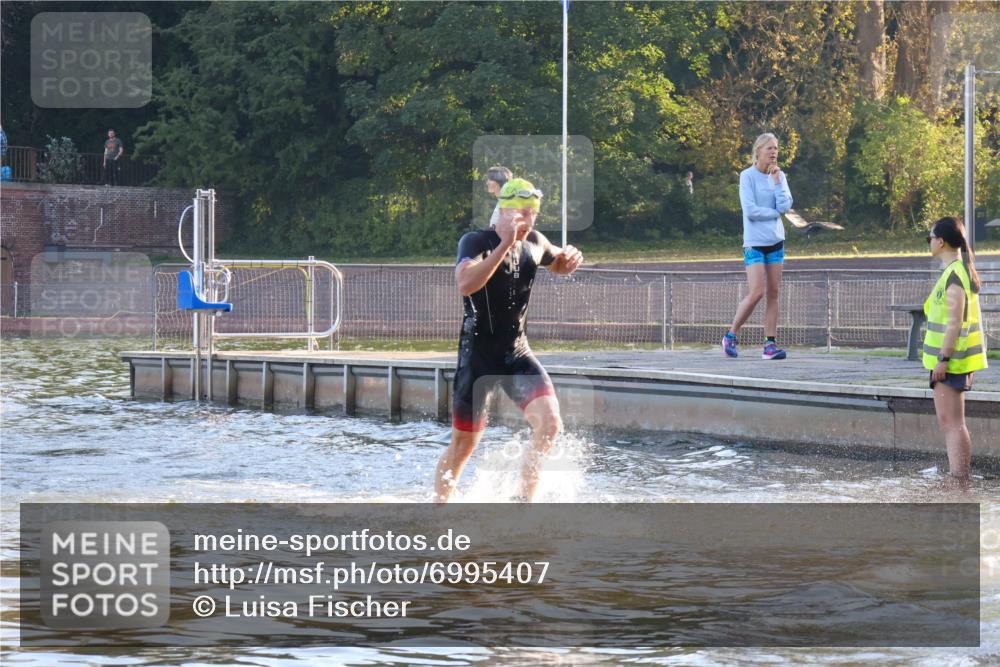 08.09.2024 - Stadtparktriathlon Luisa Fischer http://msf.ph/oto/6995407 08.09.2024 08:45:29 Schwimmen 11, 17 meine-sportfotos.de