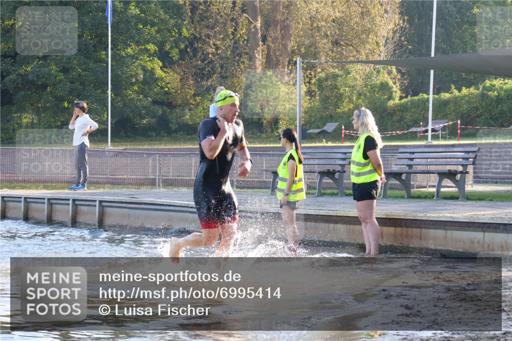 08.09.2024 - Stadtparktriathlon Luisa Fischer http://msf.ph/oto/6995414 08.09.2024 08:45:30 Schwimmen 11, 17 meine-sportfotos.de