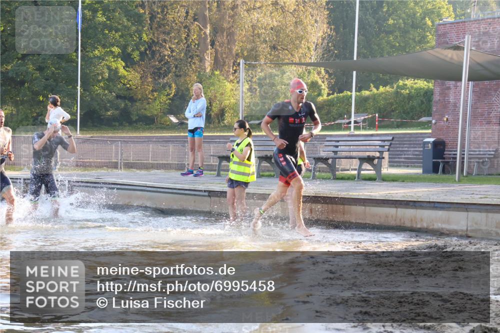 08.09.2024 - Stadtparktriathlon Luisa Fischer http://msf.ph/oto/6995458 08.09.2024 08:45:38 Schwimmen 11, 17, 49, 75 meine-sportfotos.de