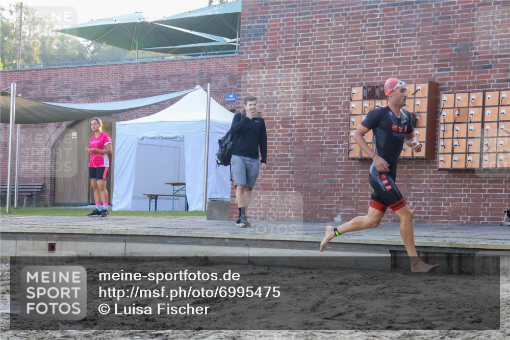 08.09.2024 - Stadtparktriathlon Luisa Fischer http://msf.ph/oto/6995475 08.09.2024 08:45:40 Schwimmen 11, 49, 59, 75 meine-sportfotos.de