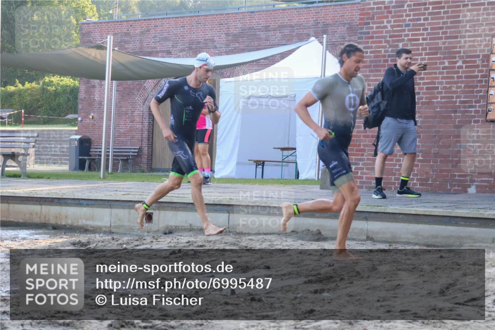 08.09.2024 - Stadtparktriathlon Luisa Fischer http://msf.ph/oto/6995487 08.09.2024 08:45:42 Schwimmen 11, 49, 59, 75 meine-sportfotos.de