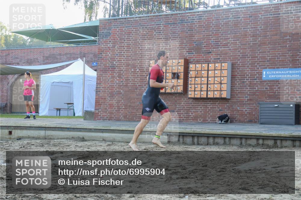 08.09.2024 - Stadtparktriathlon Luisa Fischer http://msf.ph/oto/6995904 08.09.2024 08:47:19 Schwimmen 39, 44, 55 meine-sportfotos.de