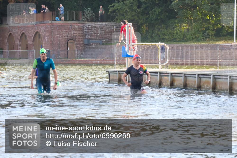 08.09.2024 - Stadtparktriathlon Luisa Fischer http://msf.ph/oto/6996269 08.09.2024 08:48:24 Schwimmen 6, 14, 58, 61 meine-sportfotos.de