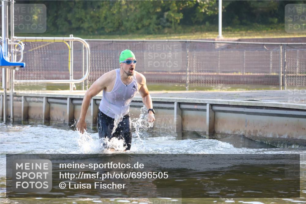 08.09.2024 - Stadtparktriathlon Luisa Fischer http://msf.ph/oto/6996505 08.09.2024 08:57:12 Schwimmen 114, 122 meine-sportfotos.de