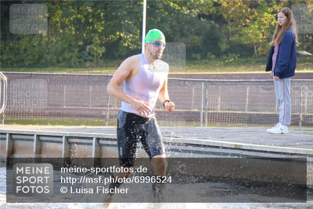 08.09.2024 - Stadtparktriathlon Luisa Fischer http://msf.ph/oto/6996524 08.09.2024 08:57:13 Schwimmen 114, 122 meine-sportfotos.de