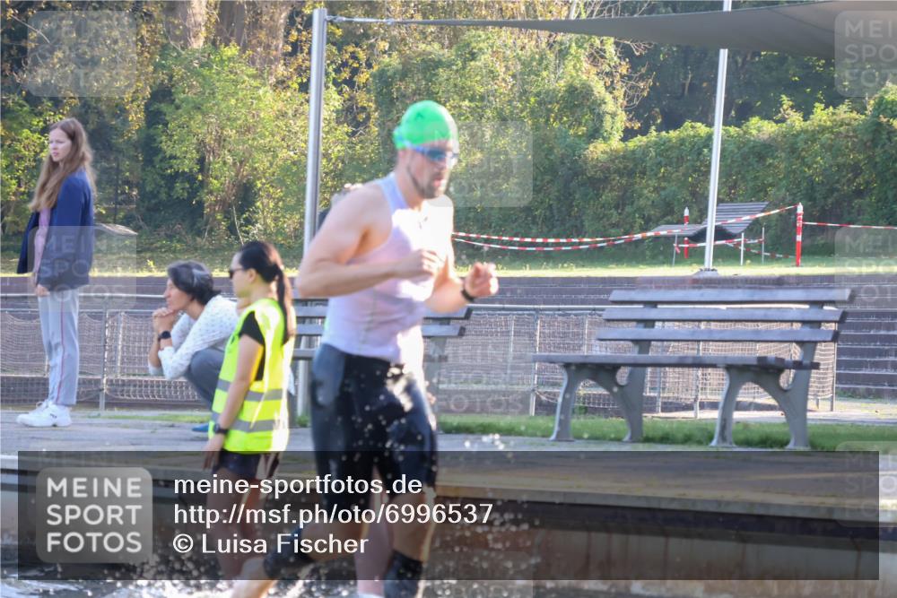 08.09.2024 - Stadtparktriathlon Luisa Fischer http://msf.ph/oto/6996537 08.09.2024 08:57:15 Schwimmen 114, 122 meine-sportfotos.de