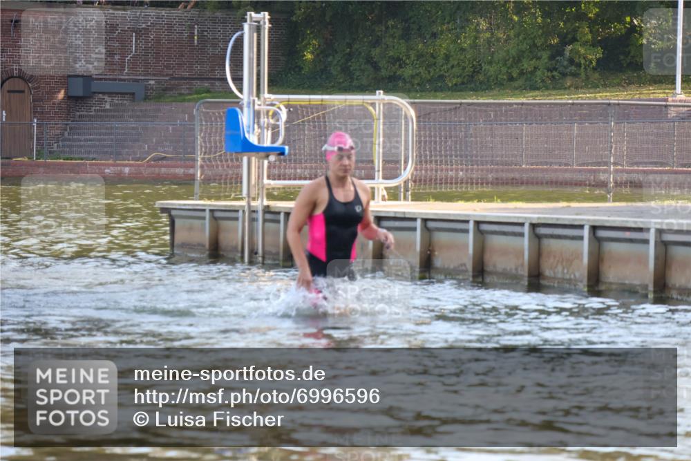 08.09.2024 - Stadtparktriathlon Luisa Fischer http://msf.ph/oto/6996596 08.09.2024 08:57:24 Schwimmen 99, 114, 126 meine-sportfotos.de