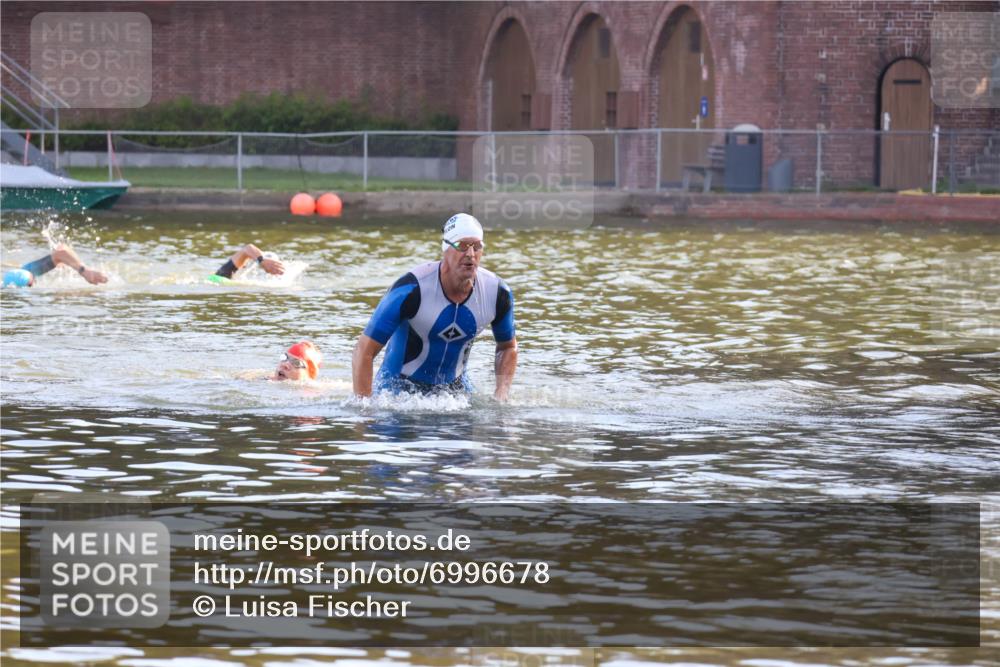 08.09.2024 - Stadtparktriathlon Luisa Fischer http://msf.ph/oto/6996678 08.09.2024 08:58:00 Schwimmen 102 meine-sportfotos.de