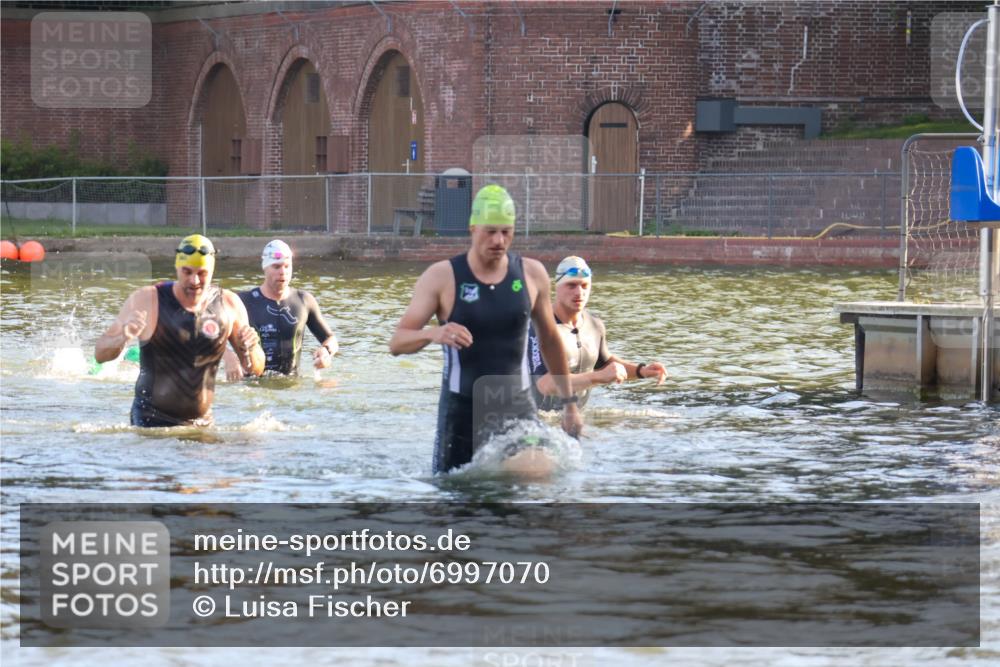 08.09.2024 - Stadtparktriathlon Luisa Fischer http://msf.ph/oto/6997070 08.09.2024 08:59:06 Schwimmen 94, 104 meine-sportfotos.de