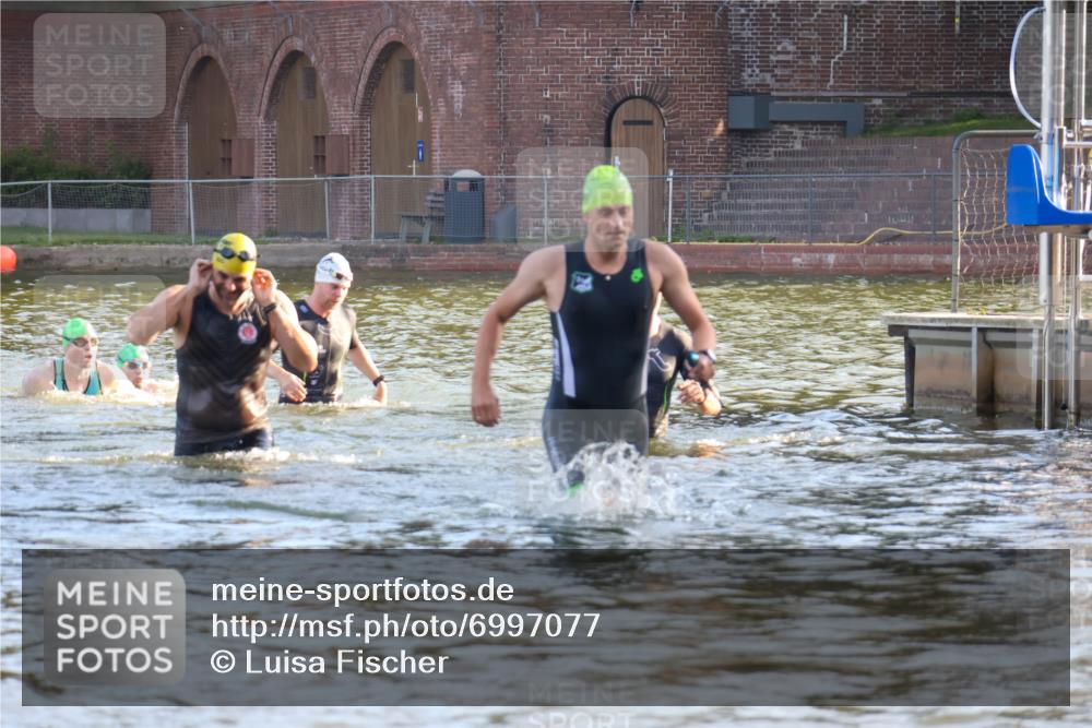 08.09.2024 - Stadtparktriathlon Luisa Fischer http://msf.ph/oto/6997077 08.09.2024 08:59:07 Schwimmen 94, 104 meine-sportfotos.de