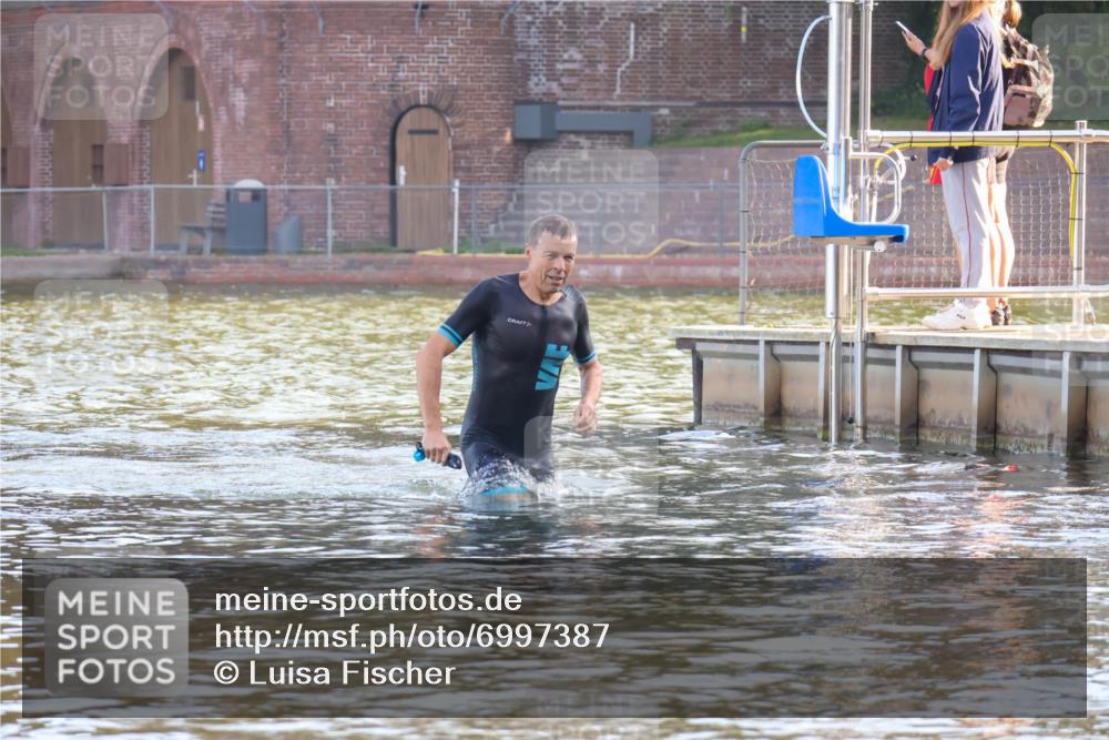 08.09.2024 - Stadtparktriathlon Luisa Fischer http://msf.ph/oto/6997387 08.09.2024 08:59:57 Schwimmen 121 meine-sportfotos.de