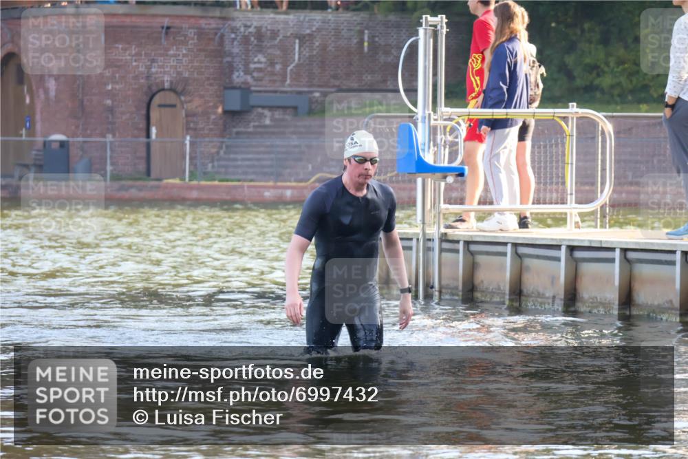 08.09.2024 - Stadtparktriathlon Luisa Fischer http://msf.ph/oto/6997432 08.09.2024 09:00:15 Schwimmen 111 meine-sportfotos.de