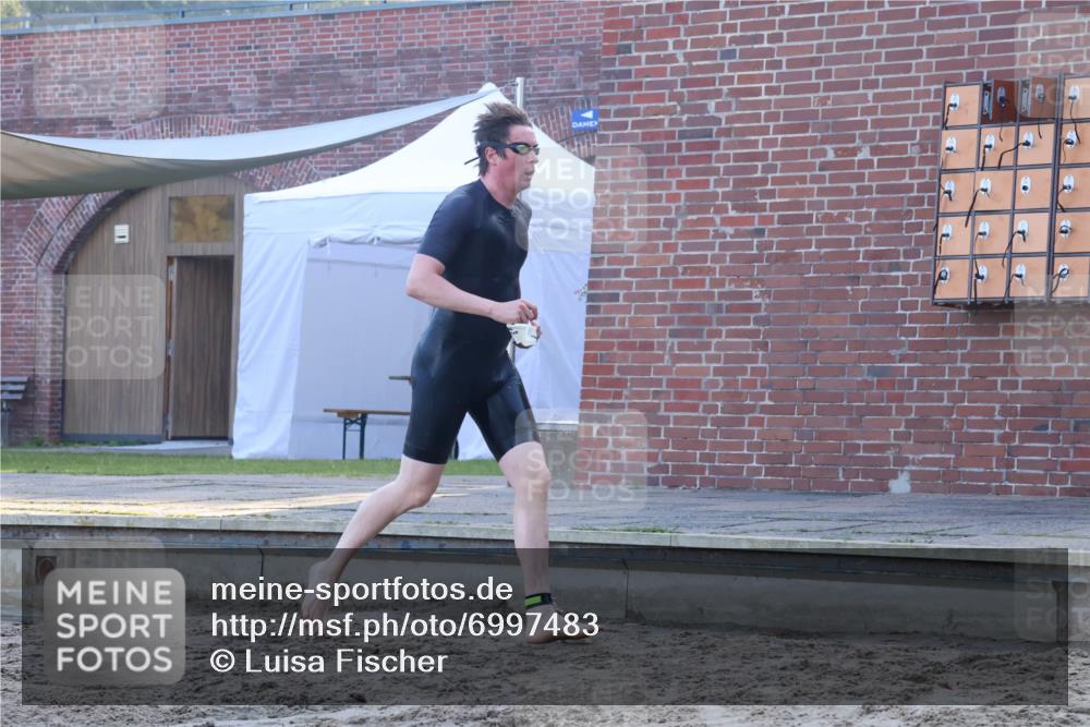 08.09.2024 - Stadtparktriathlon Luisa Fischer http://msf.ph/oto/6997483 08.09.2024 09:00:23 Schwimmen 111 meine-sportfotos.de
