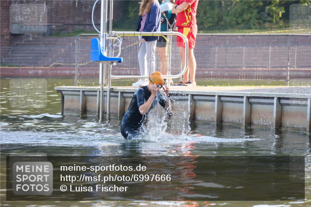 08.09.2024 - Stadtparktriathlon Luisa Fischer http://msf.ph/oto/6997666 08.09.2024 09:04:57 Schwimmen 131 meine-sportfotos.de