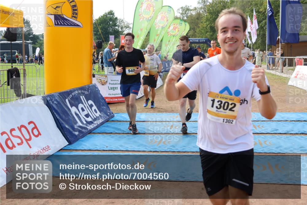 08.09.2024 - Airport Race Strokosch-Dieckow http://msf.ph/oto/7004560 08.09.2024 12:33:47 Ziel 180, 251, 252, 253, 308, 576, 579, 673, 858, 938, 940, 1043, 1134, 1302, 1346, 3021, 3124 meine-sportfotos.de