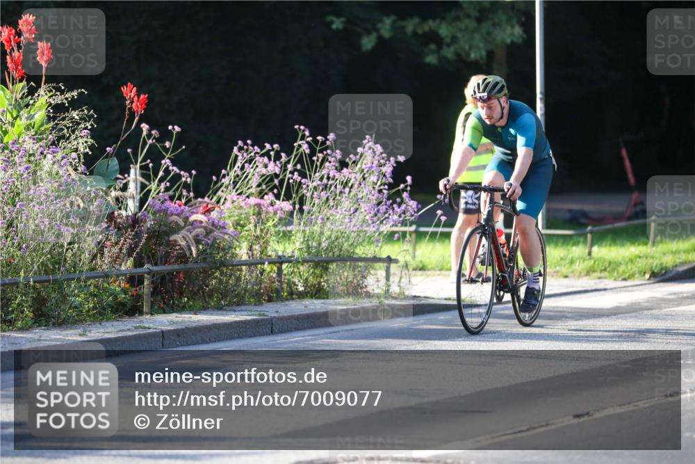08.09.2024 - Stadtparktriathlon Zöllner http://msf.ph/oto/7009077 08.09.2024 08:54:09 Radfahren 64, 69 meine-sportfotos.de