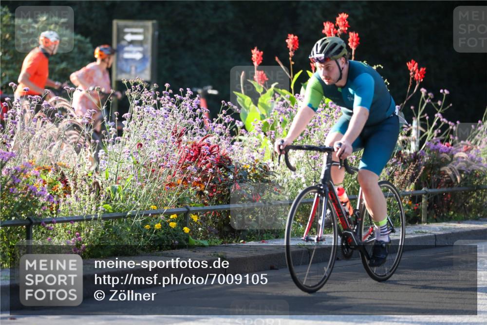 08.09.2024 - Stadtparktriathlon Zöllner http://msf.ph/oto/7009105 08.09.2024 08:54:09 Radfahren 64, 69 meine-sportfotos.de