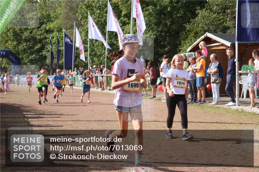 08.09.2024 - Airport Race Strokosch-Dieckow http://msf.ph/oto/7013069 08.09.2024 11:30:28 Ziel 1610, 1661, 1677, 1679, 1684, 1689, 1691, 1695, 1725, 1737, 1754, 1756, 1758, 1774, 1794, 1795, 1816, 1901, 1936, 3433, 3445 meine-sportfotos.de