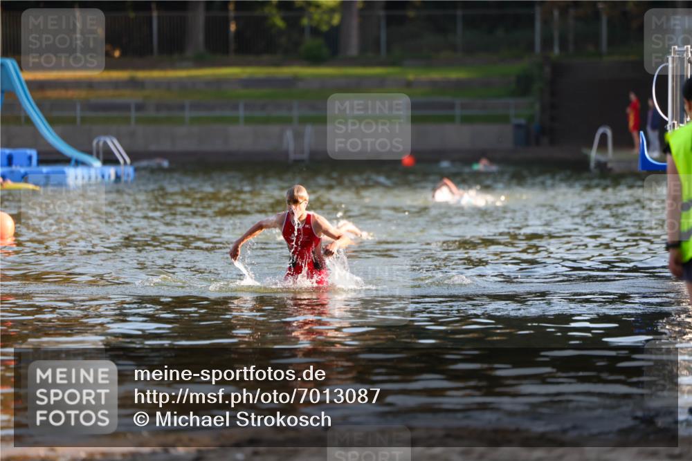 08.09.2024 - Stadtparktriathlon Michael Strokosch http://msf.ph/oto/7013087 08.09.2024 08:43:39 Schwimmen 8 meine-sportfotos.de