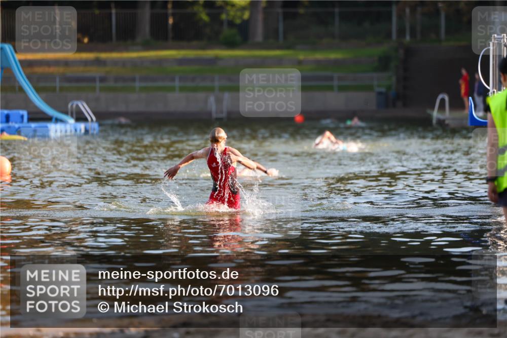 08.09.2024 - Stadtparktriathlon Michael Strokosch http://msf.ph/oto/7013096 08.09.2024 08:43:39 Schwimmen 8 meine-sportfotos.de