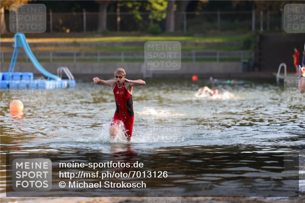 08.09.2024 - Stadtparktriathlon Michael Strokosch http://msf.ph/oto/7013126 08.09.2024 08:43:41 Schwimmen 8 meine-sportfotos.de