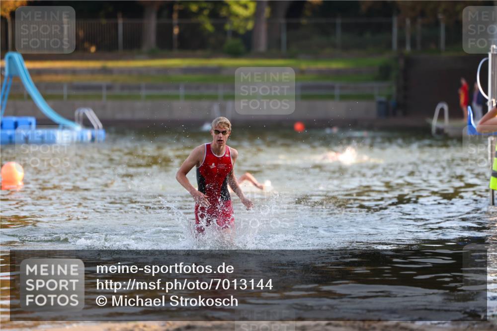 08.09.2024 - Stadtparktriathlon Michael Strokosch http://msf.ph/oto/7013144 08.09.2024 08:43:43 Schwimmen 8 meine-sportfotos.de