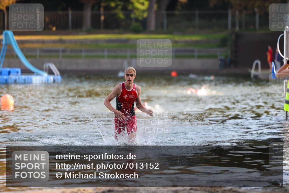 08.09.2024 - Stadtparktriathlon Michael Strokosch http://msf.ph/oto/7013152 08.09.2024 08:43:43 Schwimmen 8 meine-sportfotos.de