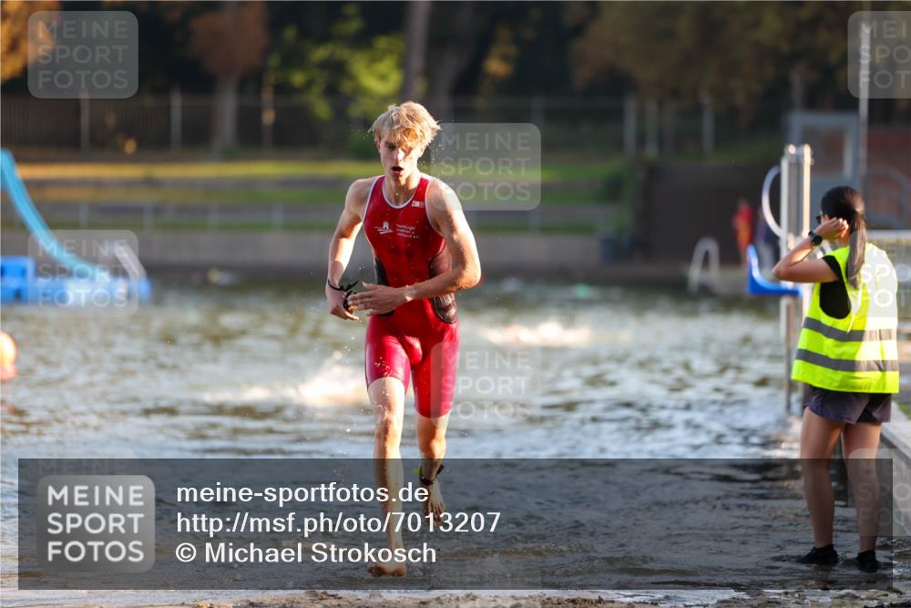 08.09.2024 - Stadtparktriathlon Michael Strokosch http://msf.ph/oto/7013207 08.09.2024 08:43:45 Schwimmen 8, 13 meine-sportfotos.de
