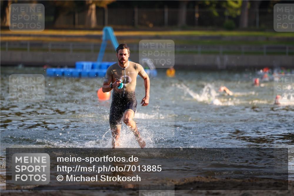 08.09.2024 - Stadtparktriathlon Michael Strokosch http://msf.ph/oto/7013885 08.09.2024 08:45:23 Schwimmen 17, 53 meine-sportfotos.de