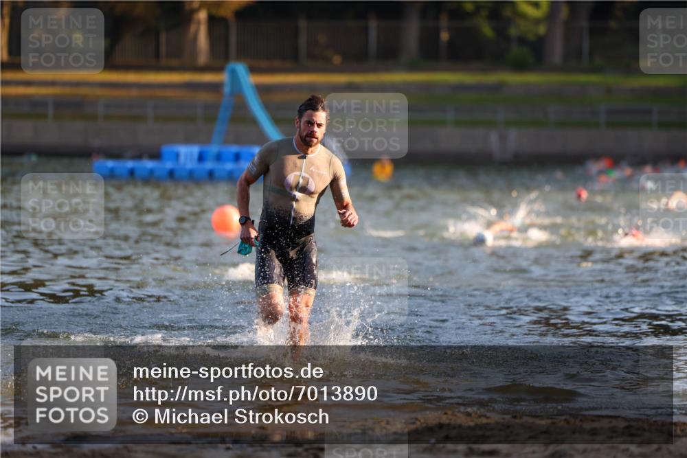 08.09.2024 - Stadtparktriathlon Michael Strokosch http://msf.ph/oto/7013890 08.09.2024 08:45:24 Schwimmen 17, 53 meine-sportfotos.de