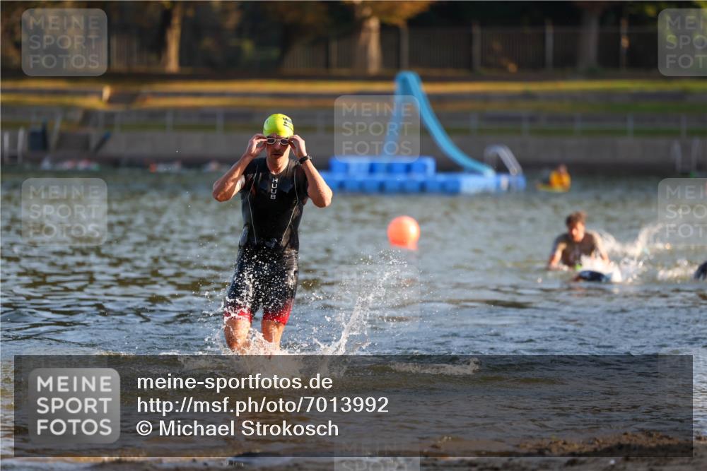 08.09.2024 - Stadtparktriathlon Michael Strokosch http://msf.ph/oto/7013992 08.09.2024 08:45:31 Schwimmen 11, 17, 49 meine-sportfotos.de