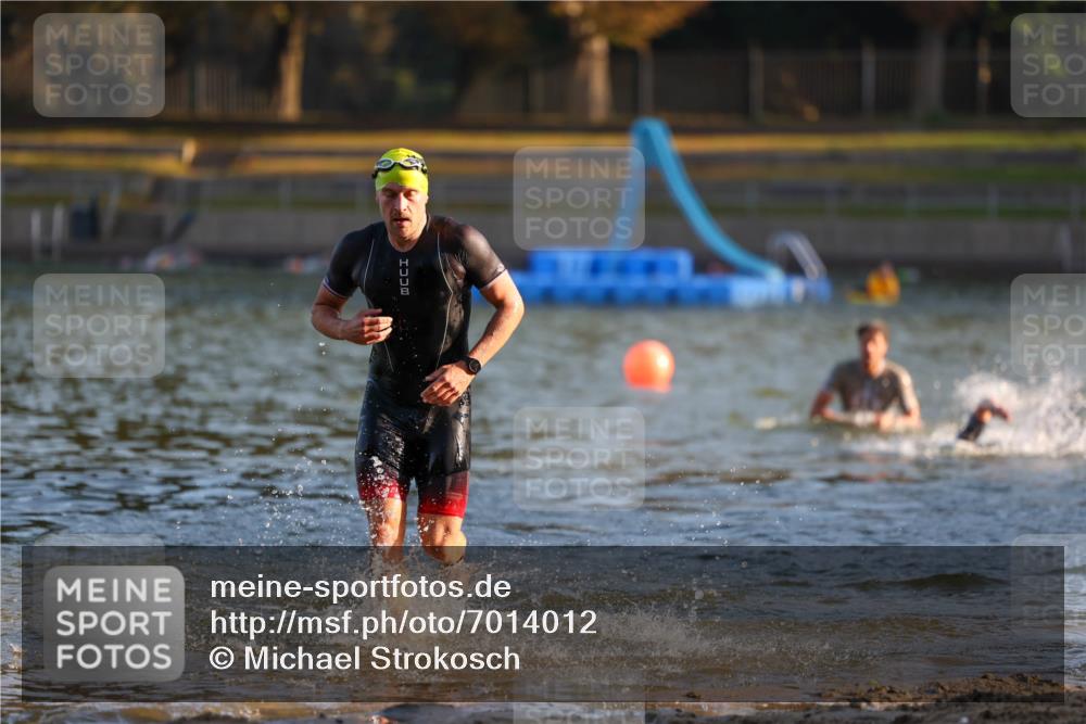 08.09.2024 - Stadtparktriathlon Michael Strokosch http://msf.ph/oto/7014012 08.09.2024 08:45:32 Schwimmen 11, 17, 49, 75 meine-sportfotos.de