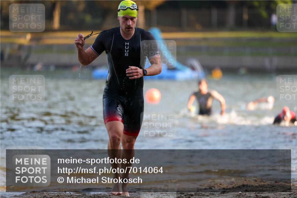 08.09.2024 - Stadtparktriathlon Michael Strokosch http://msf.ph/oto/7014064 08.09.2024 08:45:34 Schwimmen 11, 17, 49, 75 meine-sportfotos.de