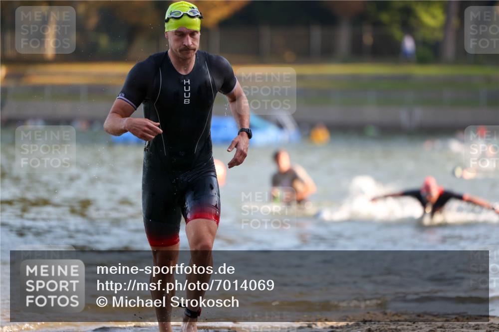 08.09.2024 - Stadtparktriathlon Michael Strokosch http://msf.ph/oto/7014069 08.09.2024 08:45:34 Schwimmen 11, 17, 49, 75 meine-sportfotos.de