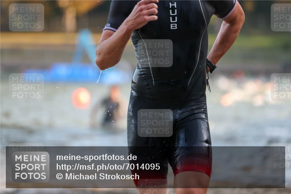 08.09.2024 - Stadtparktriathlon Michael Strokosch http://msf.ph/oto/7014095 08.09.2024 08:45:36 Schwimmen 11, 17, 49, 75 meine-sportfotos.de