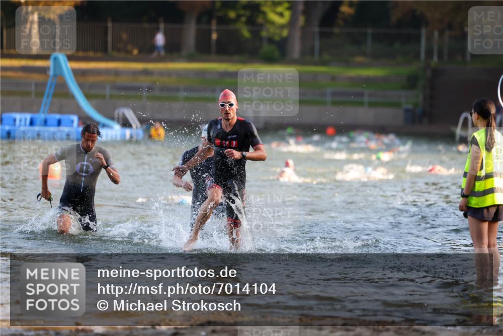 08.09.2024 - Stadtparktriathlon Michael Strokosch http://msf.ph/oto/7014104 08.09.2024 08:45:39 Schwimmen 11, 49, 59, 75 meine-sportfotos.de