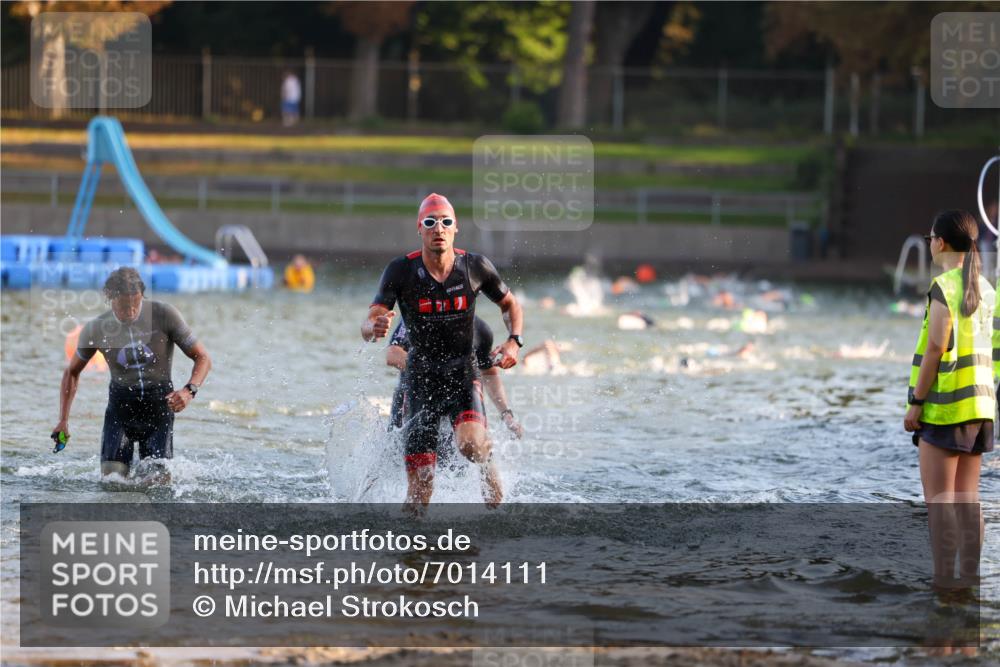 08.09.2024 - Stadtparktriathlon Michael Strokosch http://msf.ph/oto/7014111 08.09.2024 08:45:39 Schwimmen 11, 49, 59, 75 meine-sportfotos.de