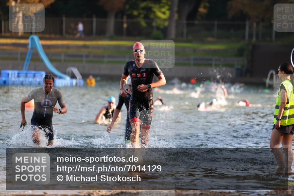 08.09.2024 - Stadtparktriathlon Michael Strokosch http://msf.ph/oto/7014129 08.09.2024 08:45:39 Schwimmen 11, 49, 59, 75 meine-sportfotos.de