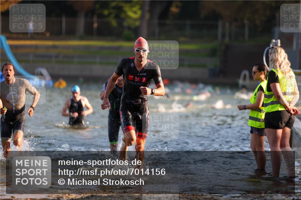 08.09.2024 - Stadtparktriathlon Michael Strokosch http://msf.ph/oto/7014156 08.09.2024 08:45:41 Schwimmen 11, 49, 59, 75 meine-sportfotos.de