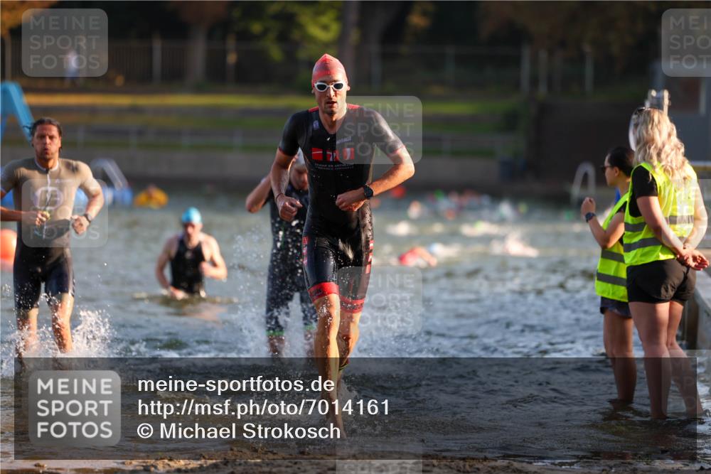 08.09.2024 - Stadtparktriathlon Michael Strokosch http://msf.ph/oto/7014161 08.09.2024 08:45:41 Schwimmen 11, 49, 59, 75 meine-sportfotos.de