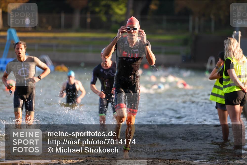 08.09.2024 - Stadtparktriathlon Michael Strokosch http://msf.ph/oto/7014174 08.09.2024 08:45:42 Schwimmen 11, 49, 59, 75 meine-sportfotos.de