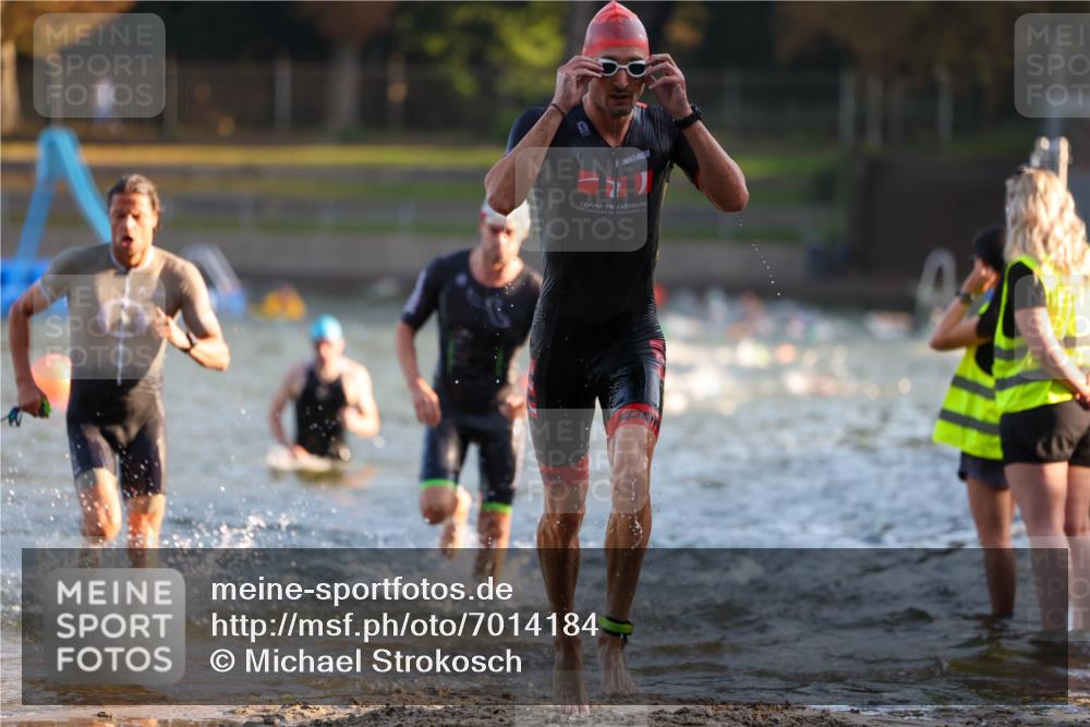 08.09.2024 - Stadtparktriathlon Michael Strokosch http://msf.ph/oto/7014184 08.09.2024 08:45:42 Schwimmen 11, 49, 59, 75 meine-sportfotos.de