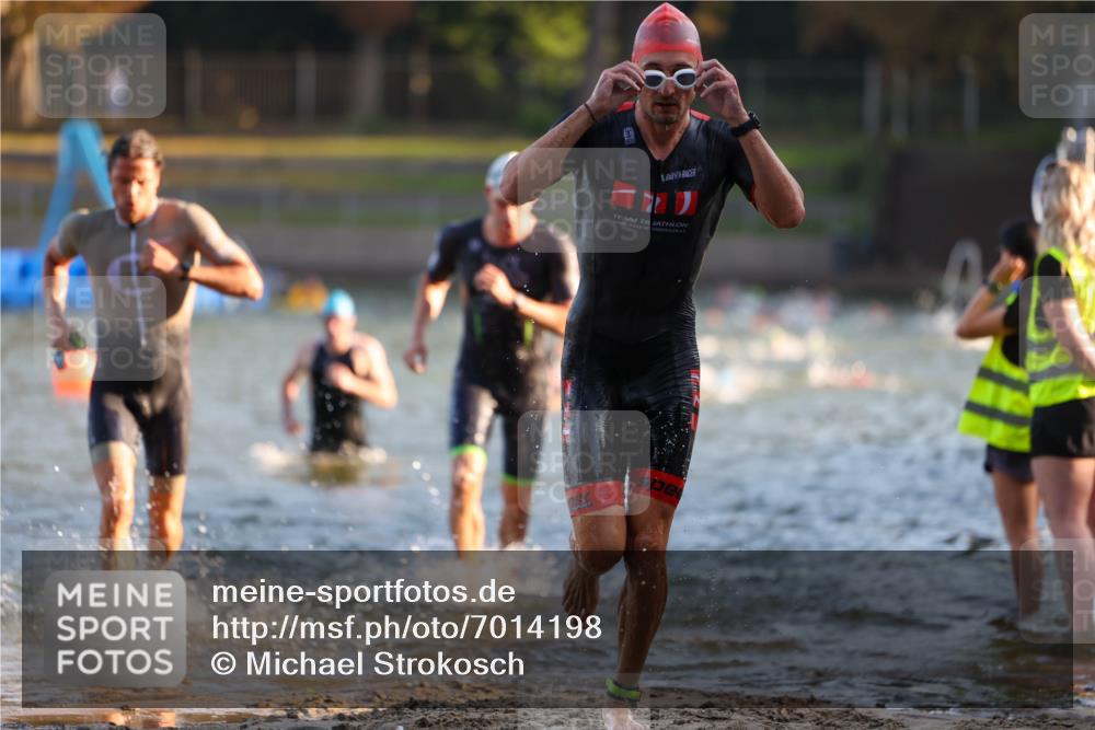 08.09.2024 - Stadtparktriathlon Michael Strokosch http://msf.ph/oto/7014198 08.09.2024 08:45:42 Schwimmen 11, 49, 59, 75 meine-sportfotos.de