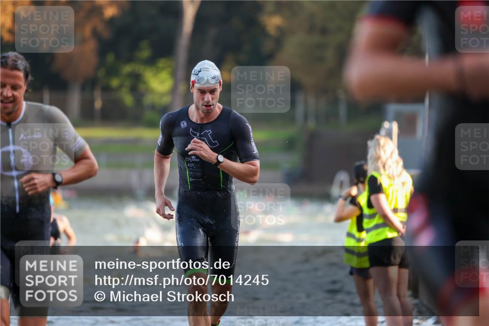 08.09.2024 - Stadtparktriathlon Michael Strokosch http://msf.ph/oto/7014245 08.09.2024 08:45:44 Schwimmen 11, 49, 59, 75 meine-sportfotos.de