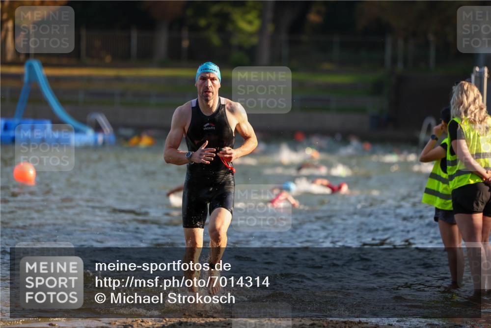 08.09.2024 - Stadtparktriathlon Michael Strokosch http://msf.ph/oto/7014314 08.09.2024 08:45:51 Schwimmen 56, 59 meine-sportfotos.de