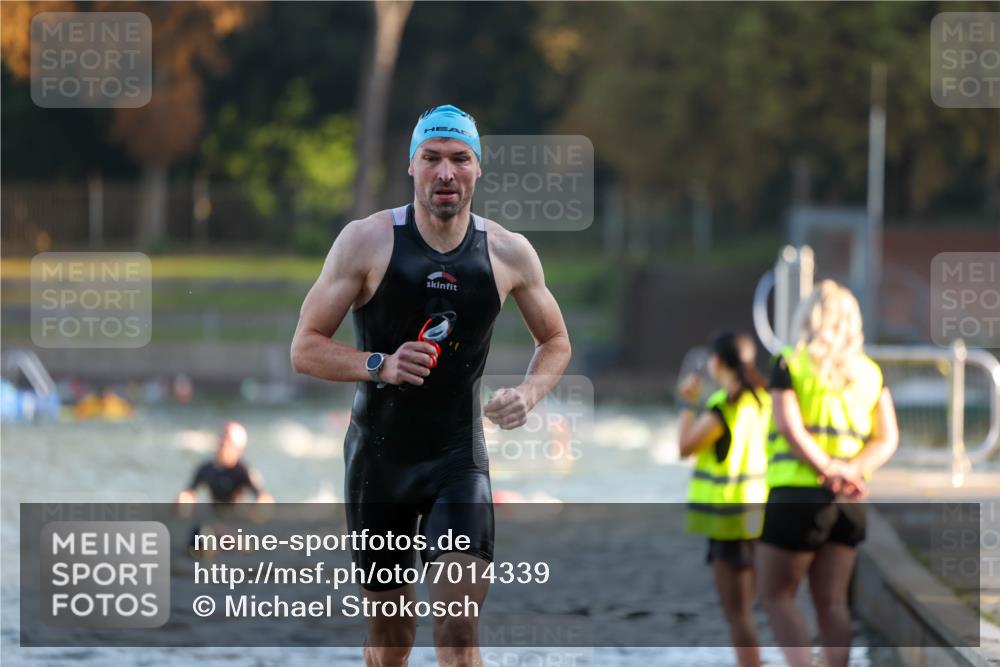 08.09.2024 - Stadtparktriathlon Michael Strokosch http://msf.ph/oto/7014339 08.09.2024 08:45:53 Schwimmen 5, 56, 59 meine-sportfotos.de