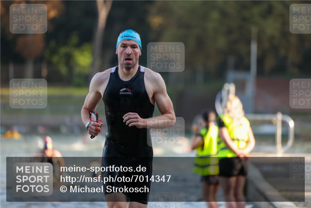 08.09.2024 - Stadtparktriathlon Michael Strokosch http://msf.ph/oto/7014347 08.09.2024 08:45:53 Schwimmen 5, 56, 59 meine-sportfotos.de