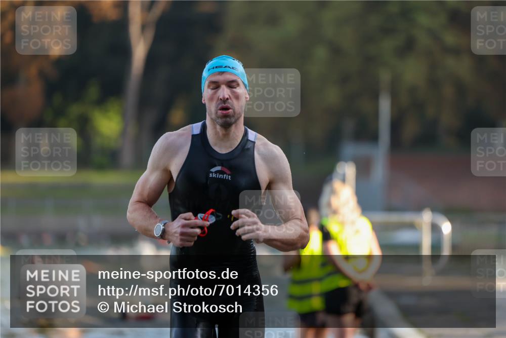 08.09.2024 - Stadtparktriathlon Michael Strokosch http://msf.ph/oto/7014356 08.09.2024 08:45:53 Schwimmen 5, 56, 59 meine-sportfotos.de